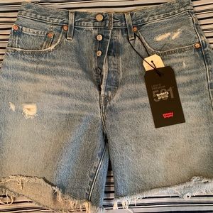 NWT LEVI’S JEAN SHORTS